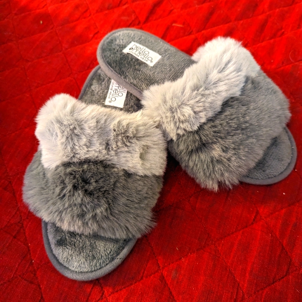 3/$30 NWOT Hello Mello Fur Slide Slippers